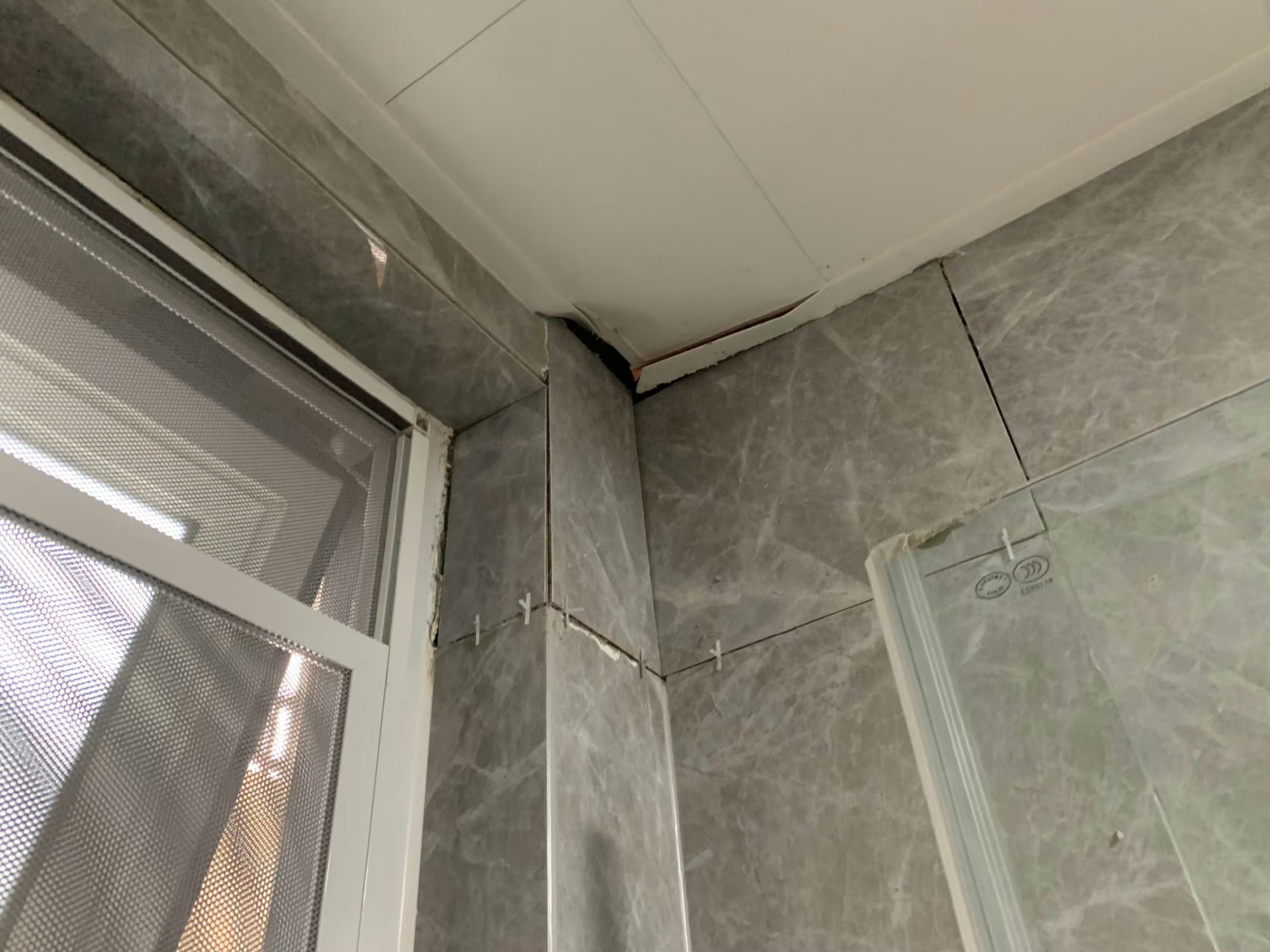 卫生间墙面瓷砖空鼓会掉下来吗?(卫生间墙面瓷砖空鼓会掉下来吗图片) 卫生间墙面瓷砖空鼓会掉下来吗?(卫生间墙面瓷砖空鼓会掉下来吗图片)